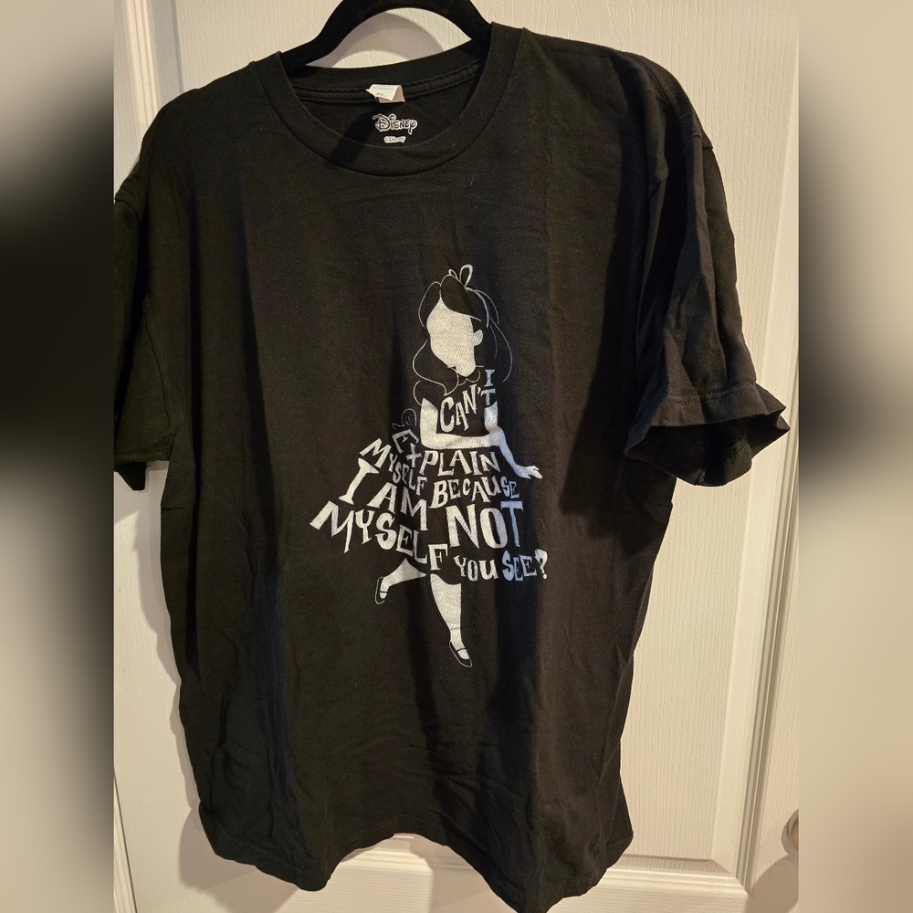 Alice in Wonderland Unisex Tee Size Xl